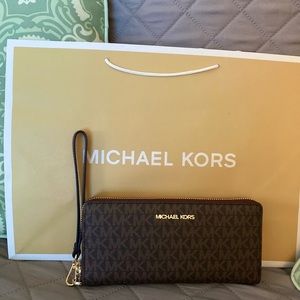 Michael kors continental wallet